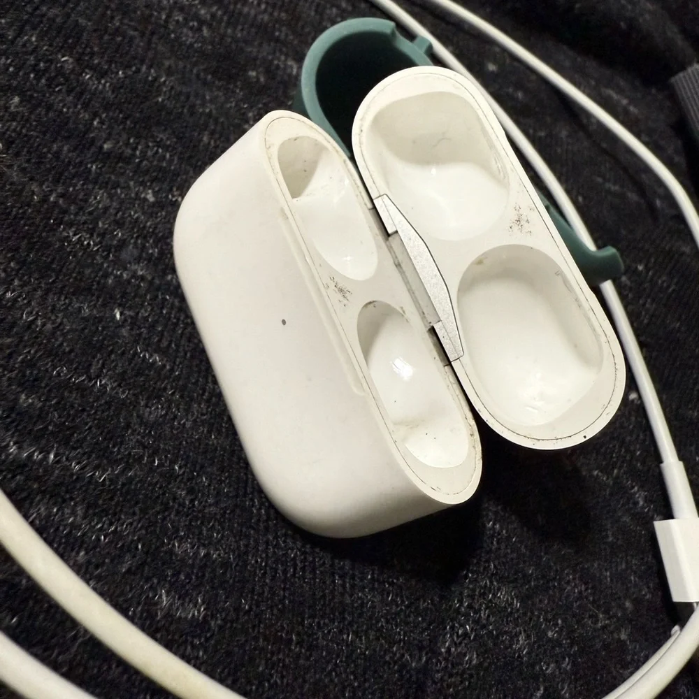Apple White Wireless Charger with Green Case